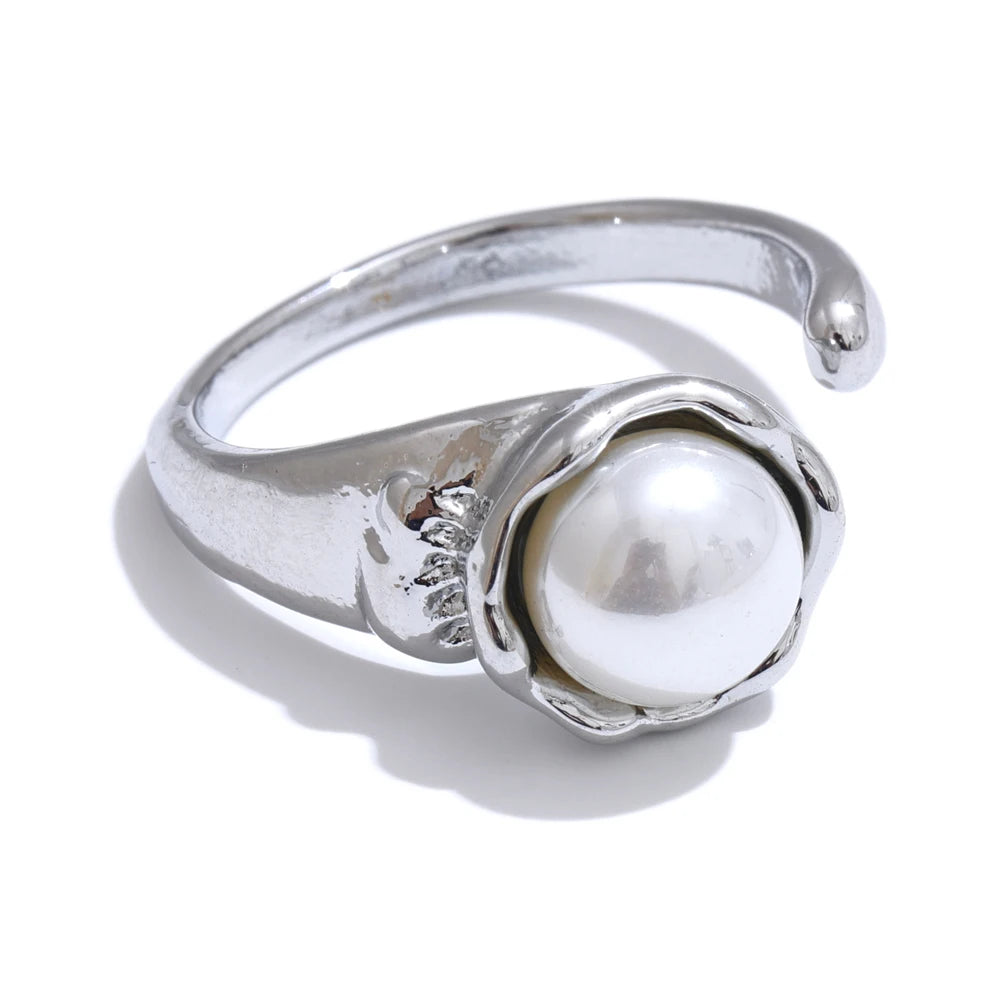 Selene Pearl Ring