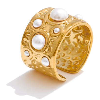 Elara Hammered Pearl Cuff