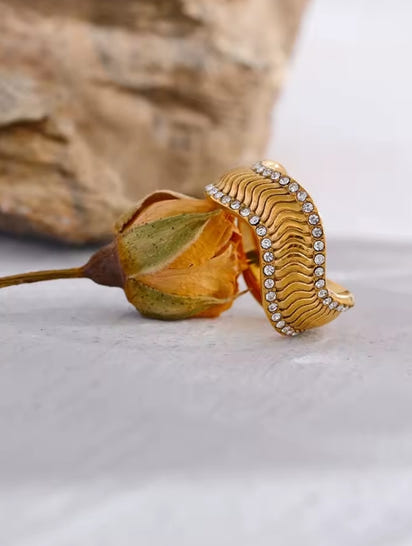 Aurora Ice Twisted Geometric CZ Ring