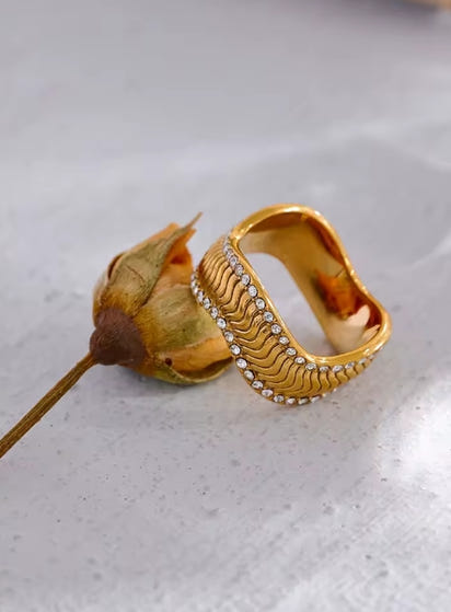 Aurora Ice Twisted Geometric CZ Ring