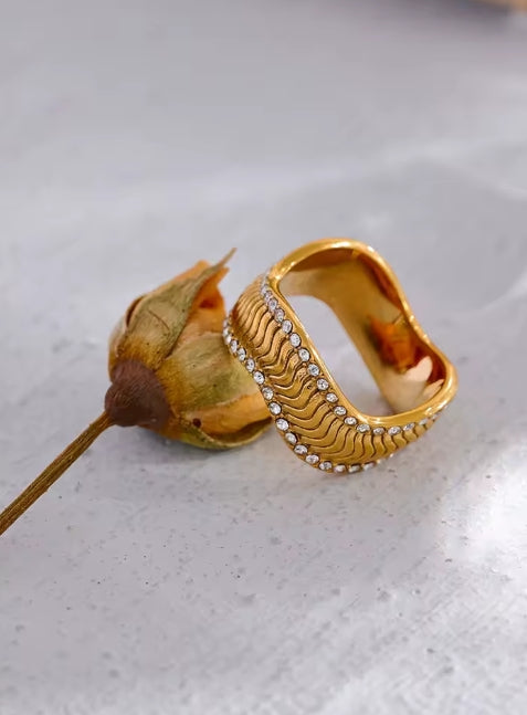 Aurora Ice Twisted Geometric CZ Ring