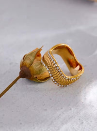 Aurora Ice Twisted Geometric CZ Ring