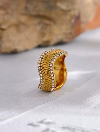 Aurora Ice Twisted Geometric CZ Ring